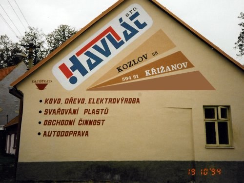 Budova firmy v Kozlově s původním nápisem